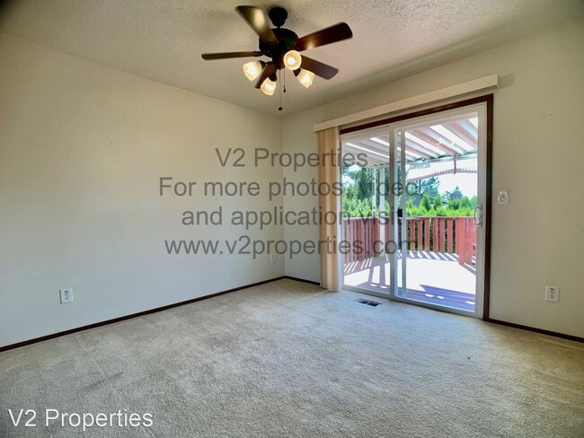 Building Photo - 3 br, 2.5 bath House - 505 SW Eastman Ct.