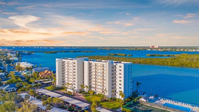 Foto del edificio - 9397 Midnight Pass Rd