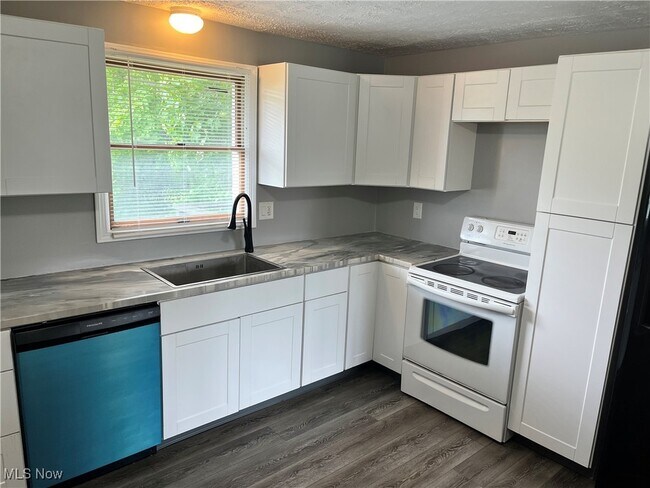 Foto del edificio - 3965 Orion St NW