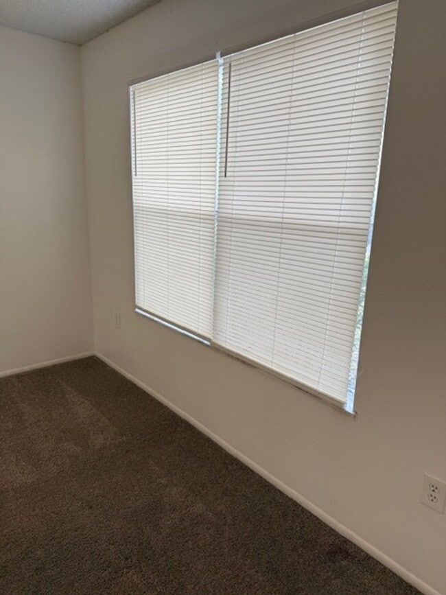 Foto del edificio - LANDING 2-BEDROOM CONDO