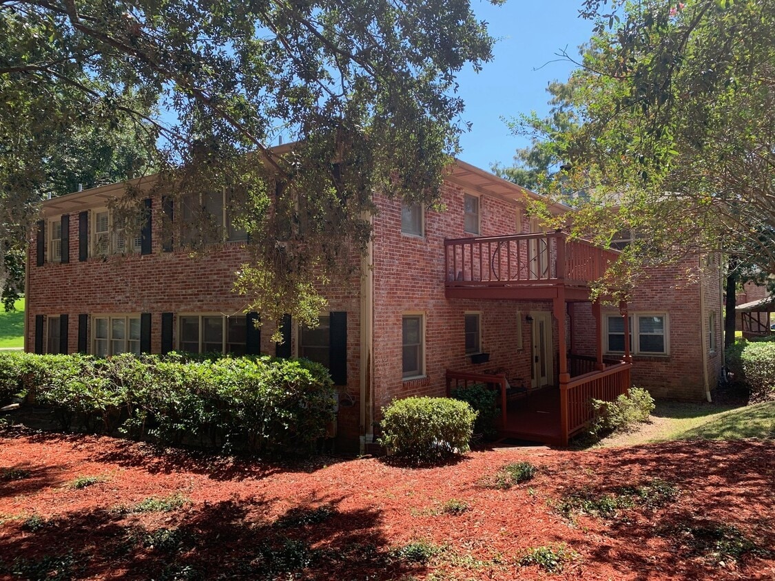 Primary Photo - Available August 1st – 1/1 Condo in Prime ...