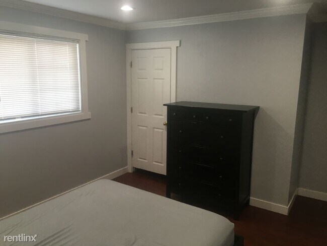 Building Photo - 4 br, 2 bath House - 9624 S Poppy Ln