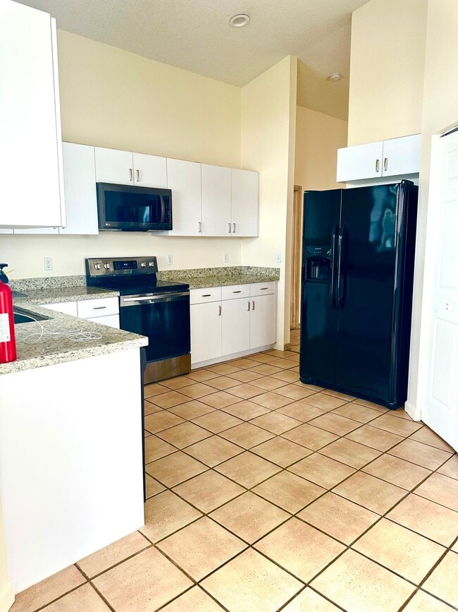 Building Photo - 12155 Sunset Point Cir