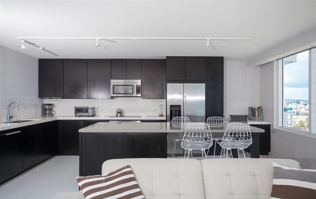 Foto del edificio - 400 South Pointe Dr