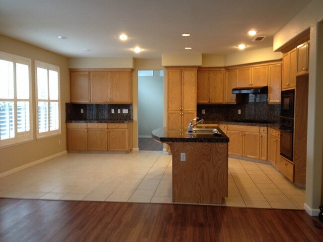 Building Photo - 5762 Westchester Cir