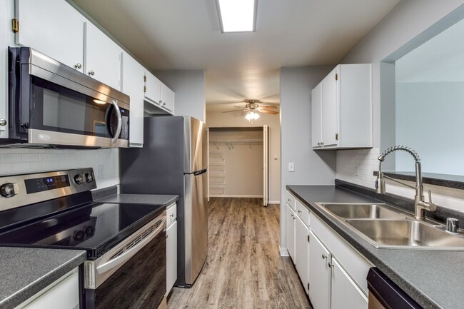 Building Photo - Rosewood Villas - Senior
