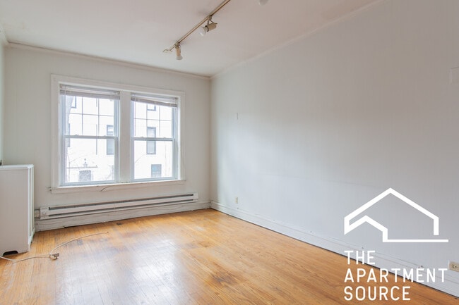 Foto del edificio - 2151 N Fremont St