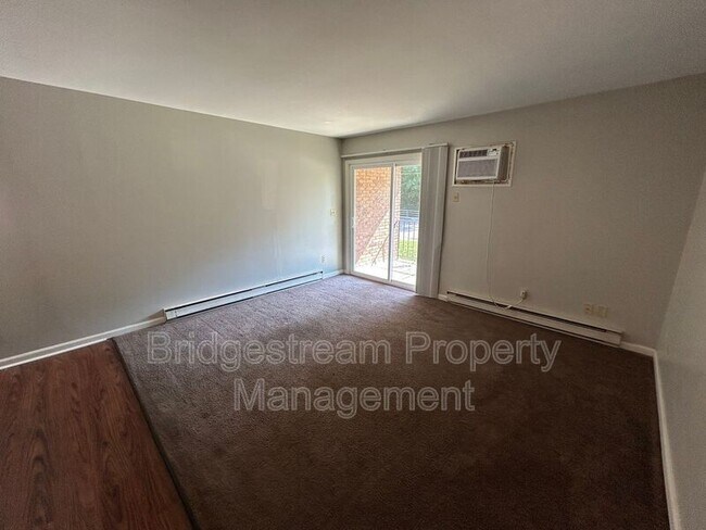 Foto del edificio - 481 N Broadway St