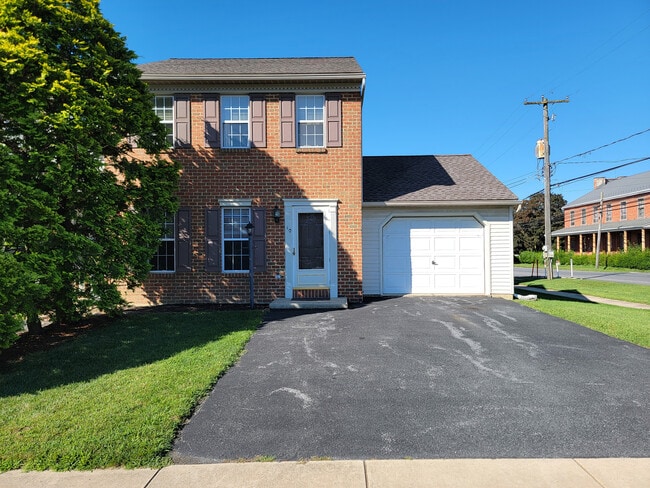 Building Photo - 10 S Whisper Ln