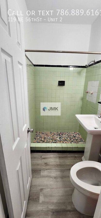 Foto del edificio - 119 NE 56thSt-Unit 2