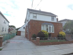 Building Photo - 18 Leach St