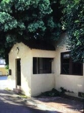 Building Photo - 5031 Bakman Ave