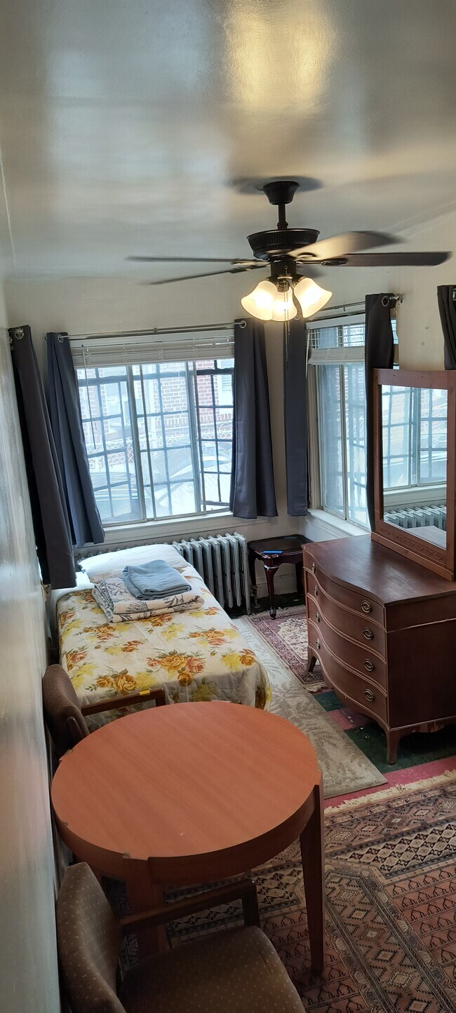 Foto del edificio - 722 E 231st St