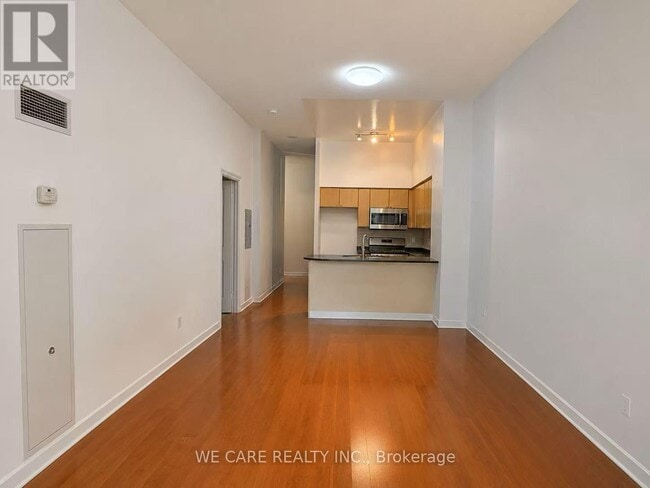 Building Photo - 763 Bay St.