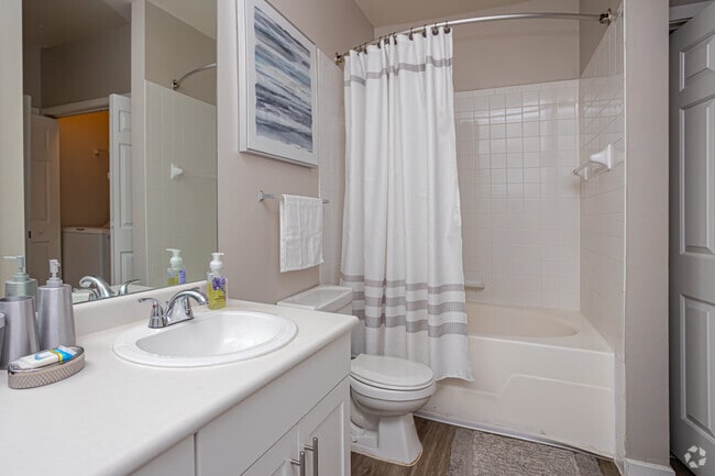 1BR, 1BA - 575SF - The Saulet