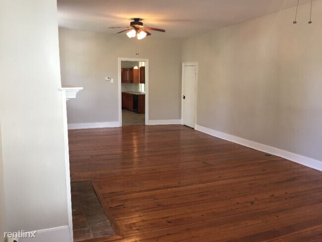 Building Photo - 4 br, 2 bath Townhome - 39 East High St.