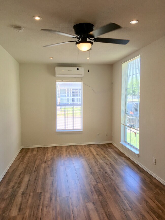 Foto del edificio - 1042 W Lynwood Ave