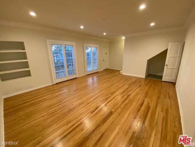 Building Photo - 2 br, 1 bath Condo - 107 N Kings Rd # 1/2 1