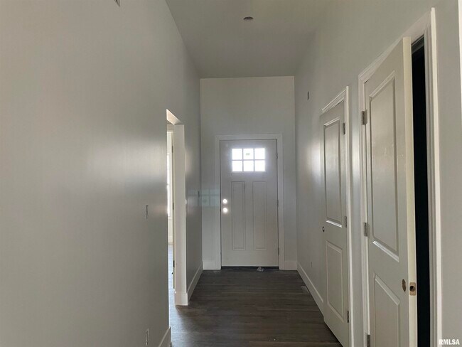 Building Photo - 1607 Blenheim Dr