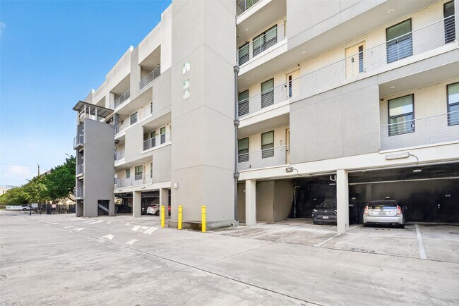 Foto del edificio - 2401 Crawford St