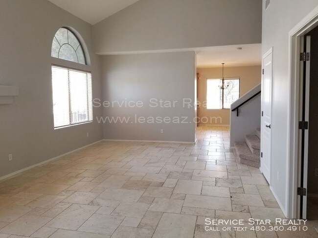 Building Photo - EAST VALLEY 5 BEDROOM BEAUTY WITH POOL