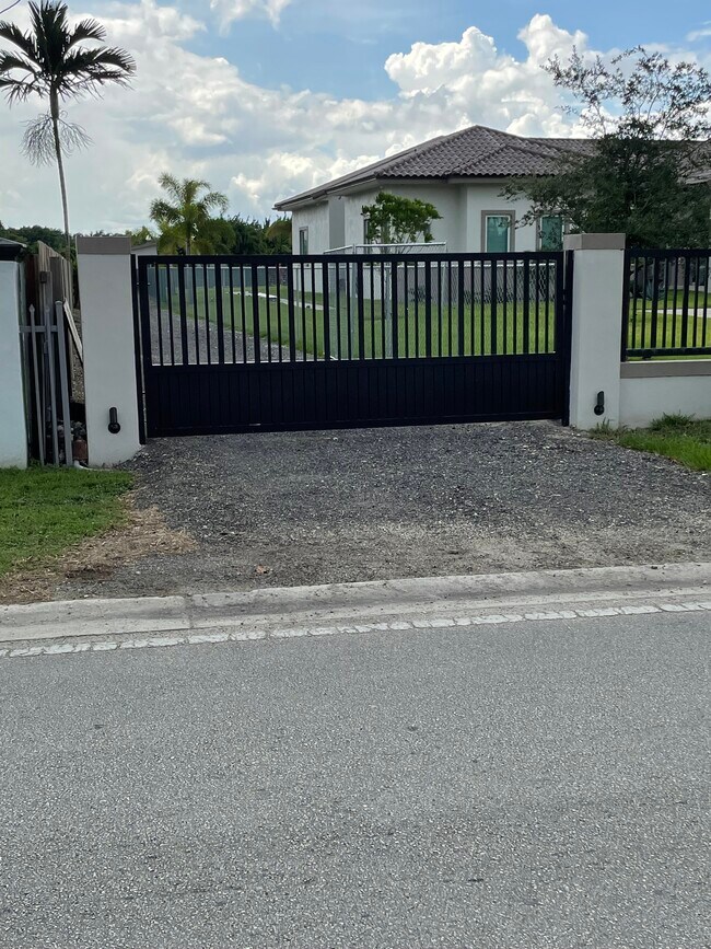 Foto del edificio - 5300 SW 122nd Ave