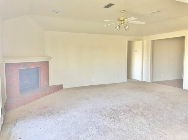 Building Photo - Spacious Brick Home! Month to Month Lease!