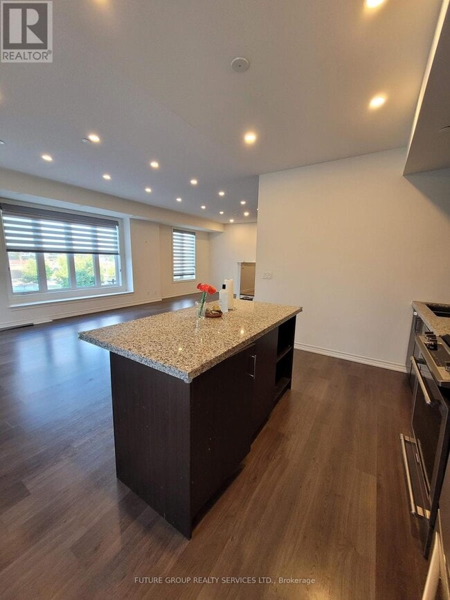 Building Photo - 70 Eastwood Park Gardens