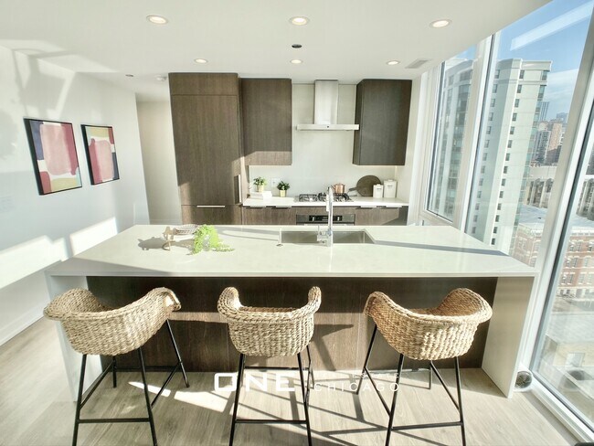 Building Photo - 204 W Hill Unit 7