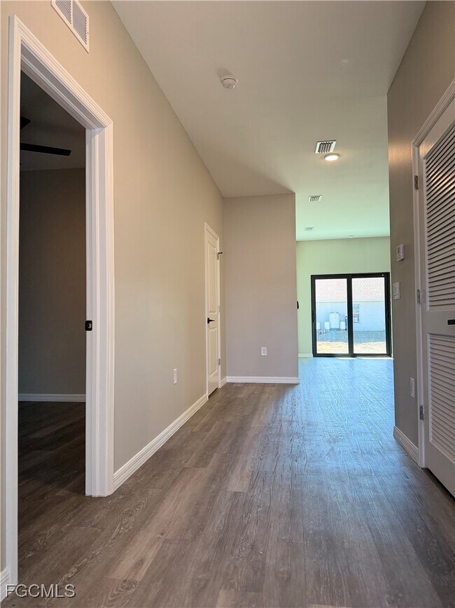 Foto del edificio - 5205-5207 30th St SW