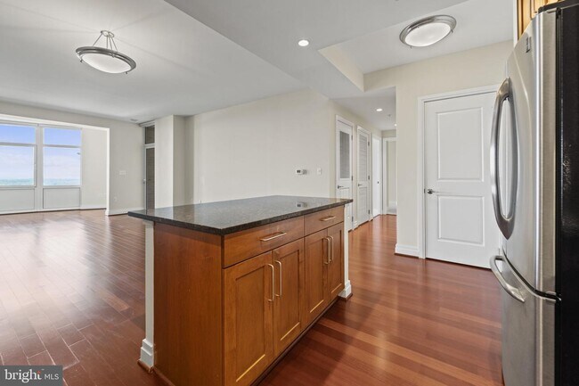 Foto del edificio - 8220 Crestwood Heights Dr