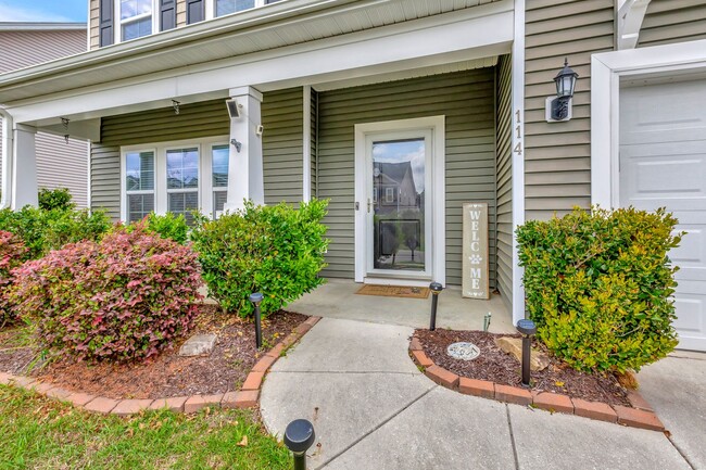 Building Photo - Charming & Spacious Home with Modern Comforts