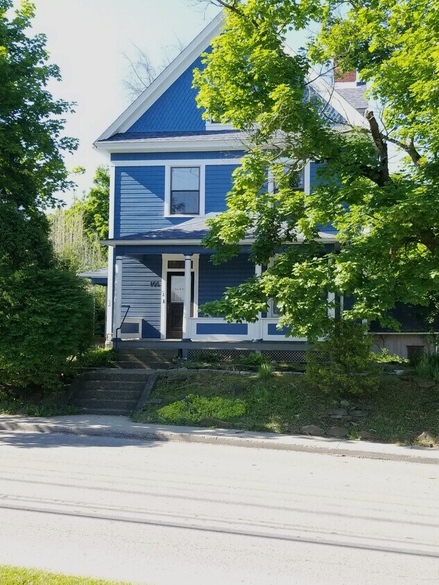 Primary Photo - 106 Irvine St