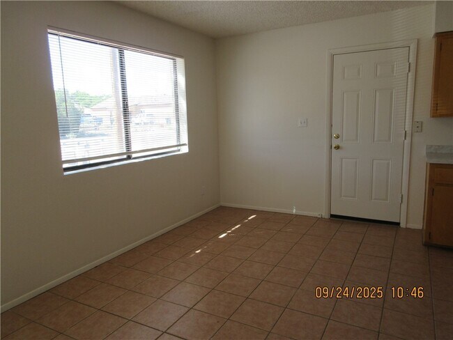 Foto del edificio - 2027 Wickieup Ave