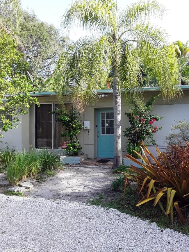 Foto del edificio - 451 NE 134th St