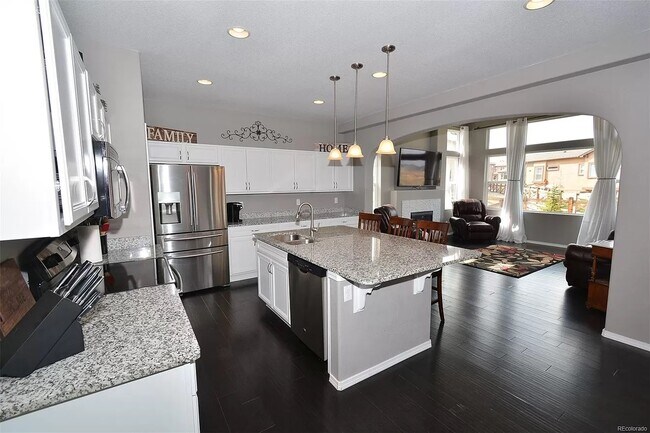 Granite counter tops with stainless steel appliances - 8782 Windy Plains Ct