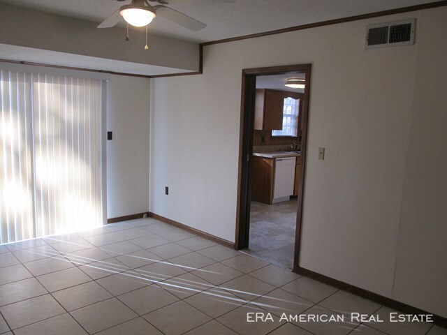 Building Photo - 187 Country Club Rd