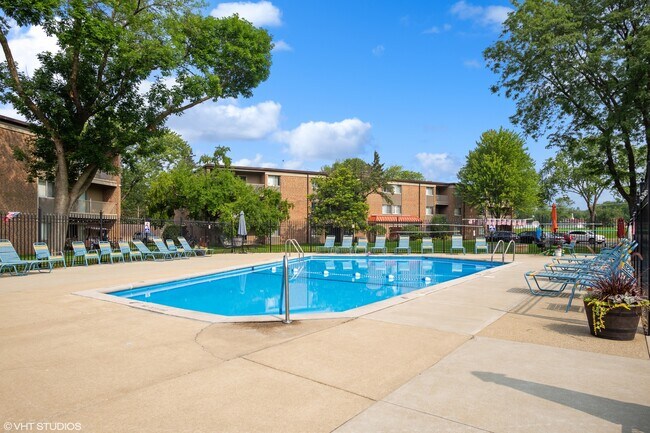 Building Photo - 460 Eagle Dr