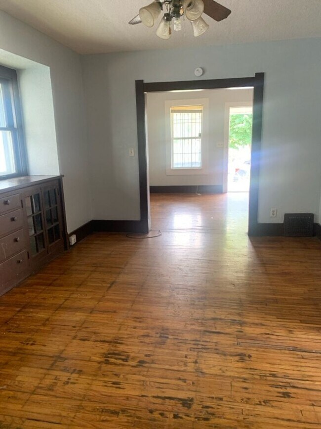 Building Photo - SPACIOUS 4 Bedroom 2 Bath House