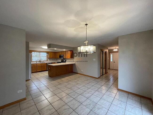 Building Photo - 725 Seminary Dr