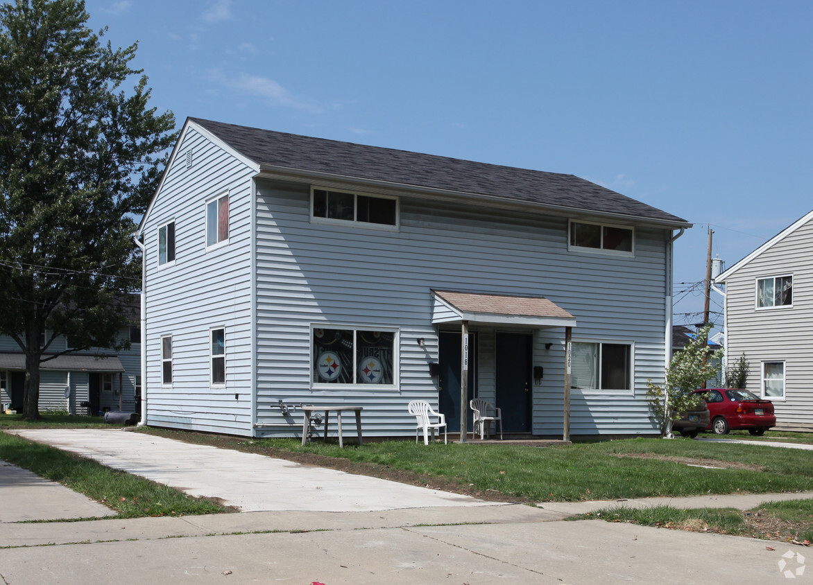 Front of Building - Westway Garden Townhomes