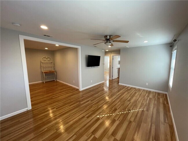 Building Photo - 2203 Coleto St