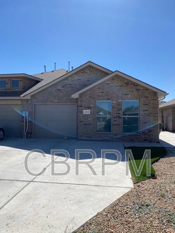Foto principal - 2135 N. Texas Avenue
