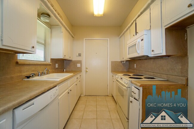 Foto del edificio - 2 Bed, 1 1/2 Bath Duplex Off Portland 50% ...