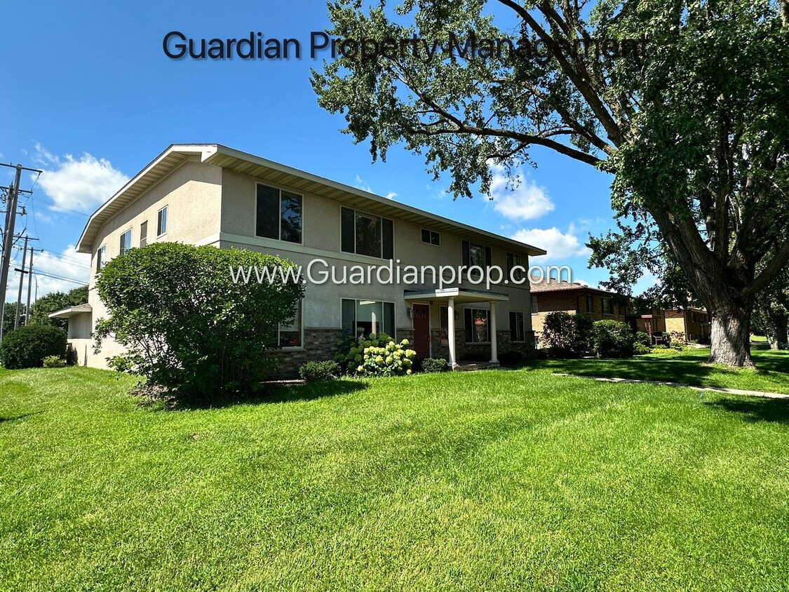 Foto principal - Richfield 2nd Floor Apartment, Very Spacio...