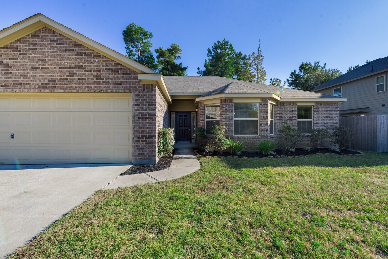 5608 S Buffalo Cir, Willis, TX 77378 House Rental in Willis, TX