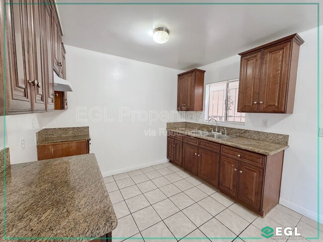 Building Photo - 126 Jullien St