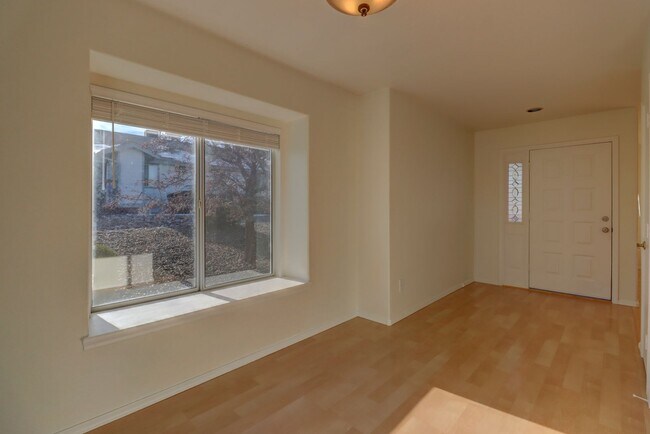 Foto del edificio - 2 bed 2 bath Condo in Montana Terraces