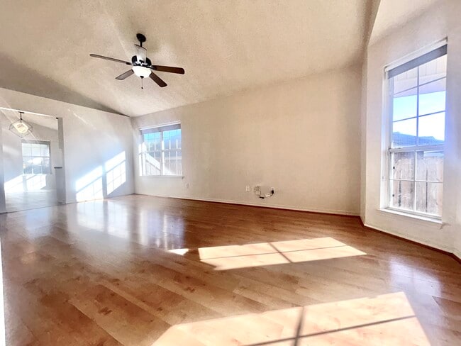 Building Photo - 1404 Greystone Dr