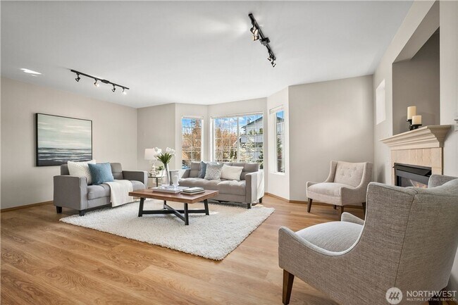 Building Photo - Lower Phinney-Whittier Heights spacious 4 bedroom house + 2-car garage